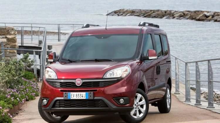<p><strong>Fiat Doblo</strong></p>

<p>Özellikle ticari araç almak isteyenlerin tercih ettiği Doblo modelinde iki farklı donanım seçeneği mevcut. Standart donanım Doblo'lar 190 bin 900 lira, Maxi donanım olanlar ise 194 bin 900 liradan alıcı buluyor.</p>
