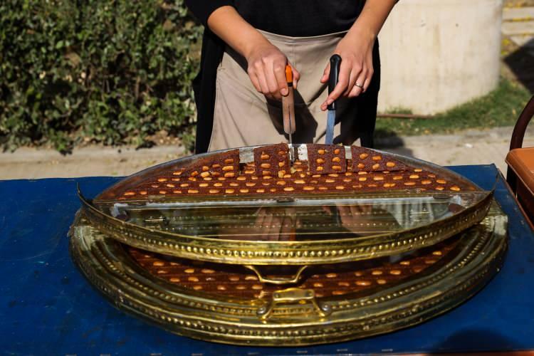 <p>Dedesinin sağlık sorunları nedeniyle dışarı çıkamadığını aktaran Şenüstek, buna rağmen kendisine desteğini sürdürdüğünü aktardı.</p>

