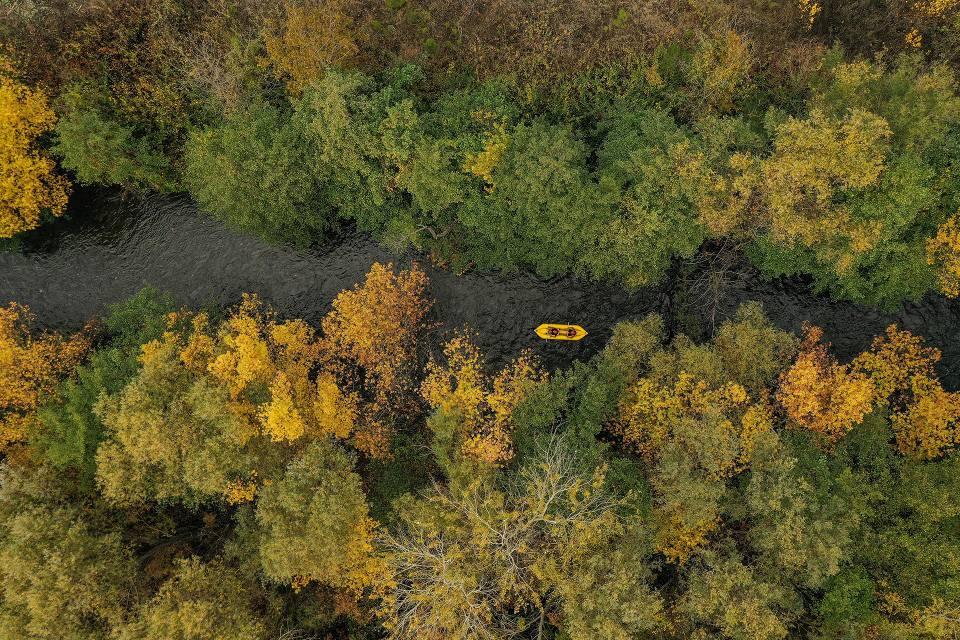 <p>Yaklaşık 11 kilometrelik parkurun bulunduğu derede özellikle sonbaharın renk cümbüşüyle rafting heyecanı doyasıya yaşanıyor.</p>

<p> </p>
