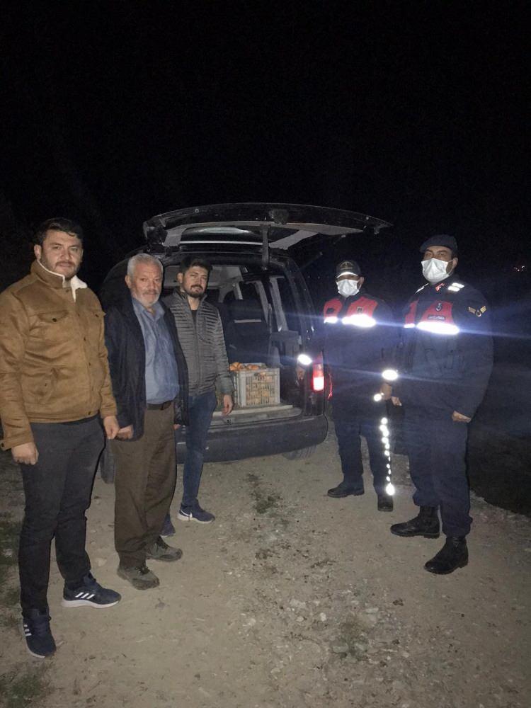 <p>Gözaltına alınan Sıla Y. (17), Khatjına O. (52) ve Cihat Y'nin (49) jandarmadaki işlemlerinin devam ettiği öğrenildi.<br />
 </p>
