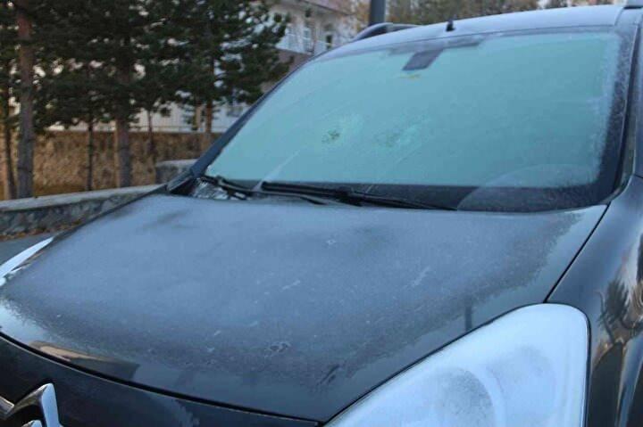 <p>Meteoroloji 12. Bölge Müdürlüğü ayrıca vatandaşlara sis ve buzlanma uyarısı yaptı. Yetkililer tarafından yapılan açıklamada, “Bölgemiz genelinde sabah ve gece saatlerinde görülecek olan sis ve pus hadiselerinin görüş mesafesinde azalmaya sebep olacağı tahmin edildiğinden meydana gelebilecek olumsuzluklara karşı ilgililerin ve vatandaşların dikkatli ve tedbirli olmaları gerekmektedir.</p>
