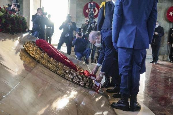 <p>Törene, TBMM Başkanı Mustafa Şentop, MHP lideri Devlet Bahçeli, CHP Genel Başkanı Kemal Kılıçdaroğlu ve İYİ Parti lideri Meral Akşener de katıldı.</p>
