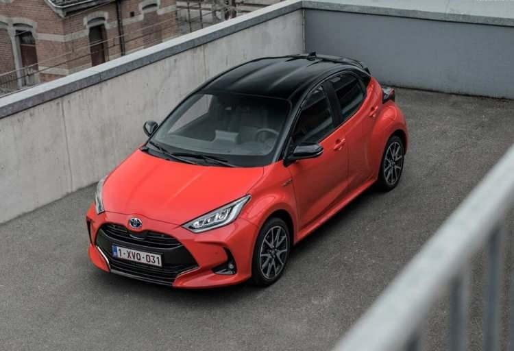 <p>YARIS 1.5 Hybrid Flame  e-CVT </p>

<p><strong>Fiyatı 392.850 TL</strong></p>

<p>YARIS 1.5 Hybrid Passion e-CVT</p>

<p><strong>Fiyatı 422.450 TL</strong></p>
