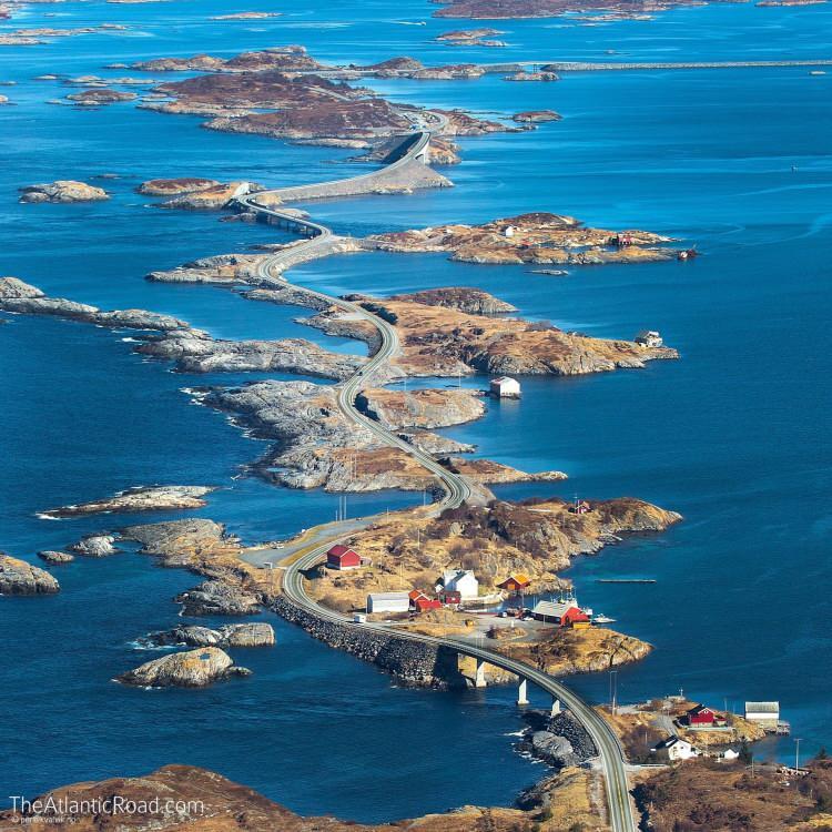 <p>1989 yılında yapılan ve 8,72 kilometre uzunluğunda olan bu yol, üzerinde bulunan 8 adet köprü ile birlikte küçük adacıklar üzerinden geçerek iki yakayı birbirine bağlıyor. </p>
