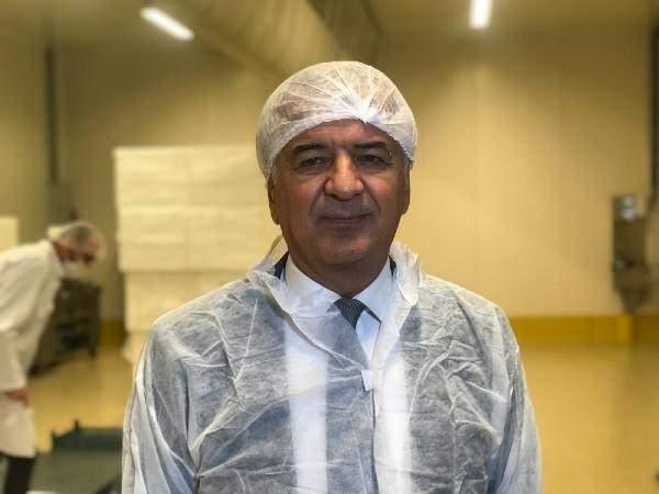 <p>"HER HAFTA 600 KİLO ÜRÜN GÖNDERİYORUZ"</p>
<p>ABD'nin New Jersey eyaletine yapılan ihracat hakkında bilgi veren Hamdi Arpa, "Karadeniz, Ege ve Marmara Denizi'nden balıkçıların tuttuğu balıklar, Gürpınar Balık Hali'ne getiriliyor. Biz buradan balıkları kasalarla alıyoruz. </p>