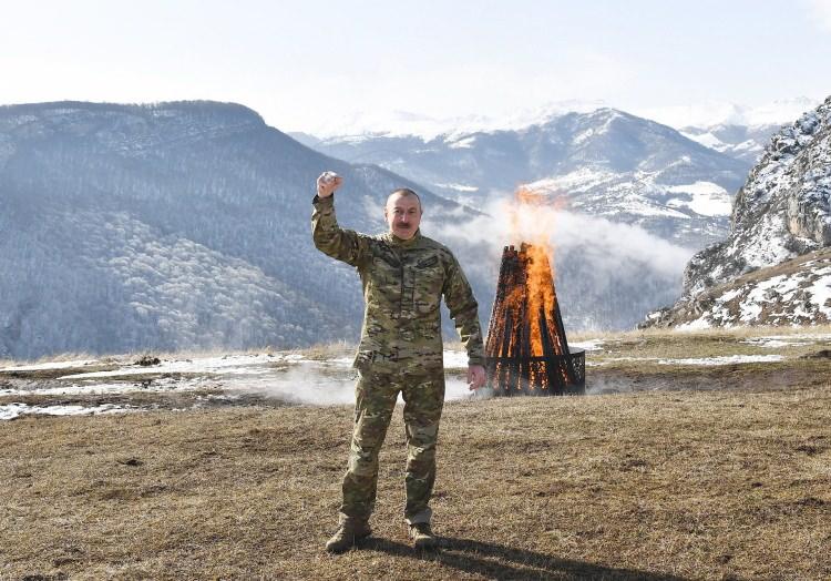 <p>Azerbaycan Cumhurbaşkanı İlham Aliyev (fotoğrafta), Ermenistan işgalinden kurtarılan Karabağ'ın sembol şehri Şuşa'da Nevruz ateşini yakmıştı. (Arşiv)</p>
