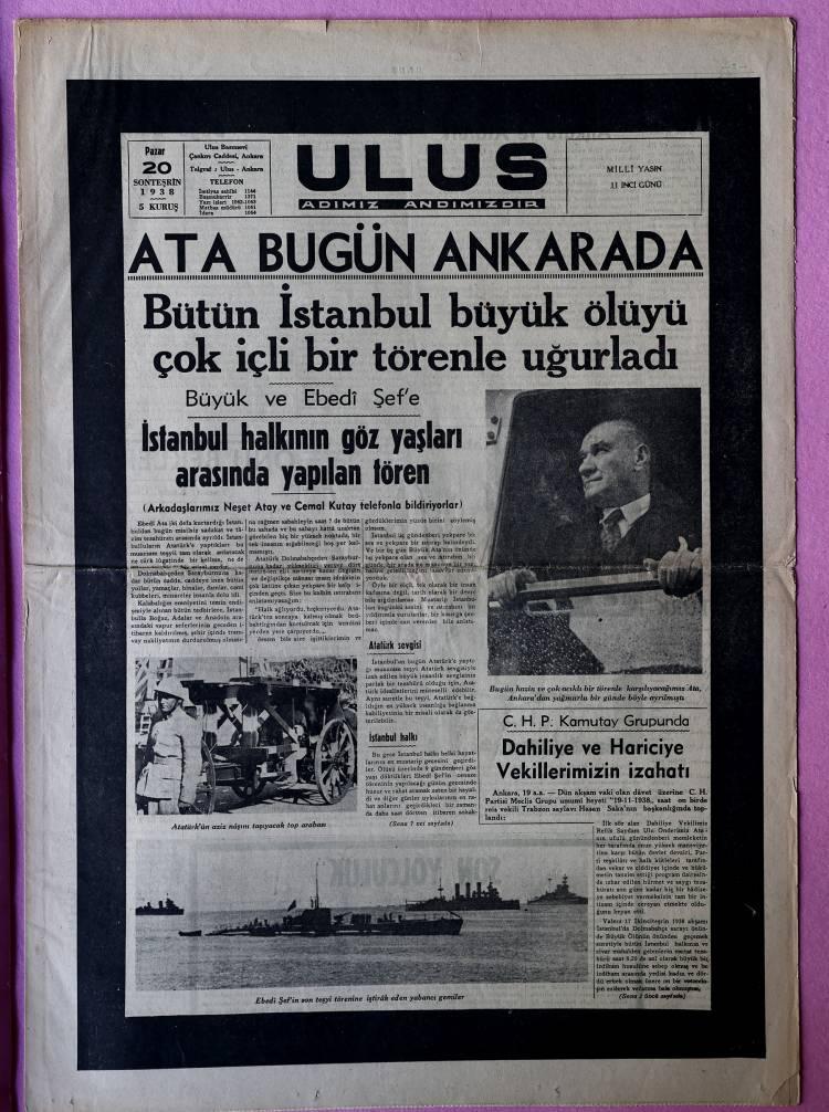 <div>Atatürk'ün 10 Kasım sabahı saat 9'u 5 geçe vefatını Anadolu Ajansı (AA) "Müdavi ve müşavir tabiplerinin neşredilen son raporu Atatürk'ün dünyaya gözlerini kapadığını bildirmektedir" ifadeleriyle haberleştirdi.</div> <div> </div> 