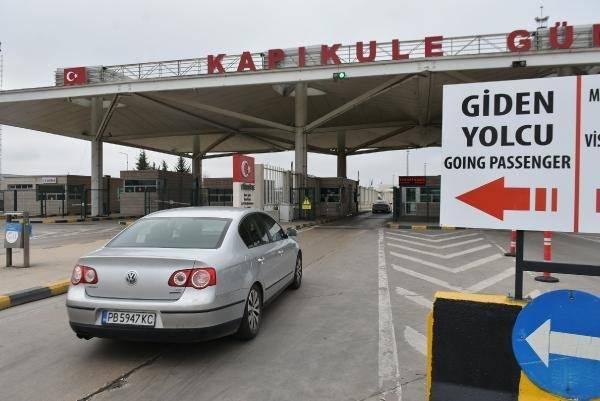 <p>Üyelerinin çoğunluğunu Türklerin oluşturduğu Hak ve Özgürlükler Hareketi'nin Genel Başkanı Mustafa Karadayı, cumhurbaşkanı adayı olarak seçmenden destek istiyor. </p>
