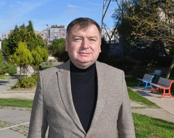 <p>'ADAYIMIZ KAZANACAK' HÖH</p>

<p>Trakya Temsilcisi ve Çorlu Belediye Başkan Yardımcısı Güner Çetin, Bulgaristan'da yarın yapılacak seçimlerle ilgili hazırlıkların tamamlandığını belirtip, ilk kez Türk ve Müslüman adayın olduğunu dile getirerek, şunları söyledi:</p>

<p>"Bulgaristan tarihinde ilk defa Türk cumhurbaşkanı adayımız var. Bizden biri çok önemli. Her seçim önemli ama bu seçimler çok çok daha önem arz ediyor. Mustafa Karadayı genel başkanımız, şu anda cumhurbaşkanı adayımız, o bizim gönlümüzdeki cumhurbaşkanı. </p>
