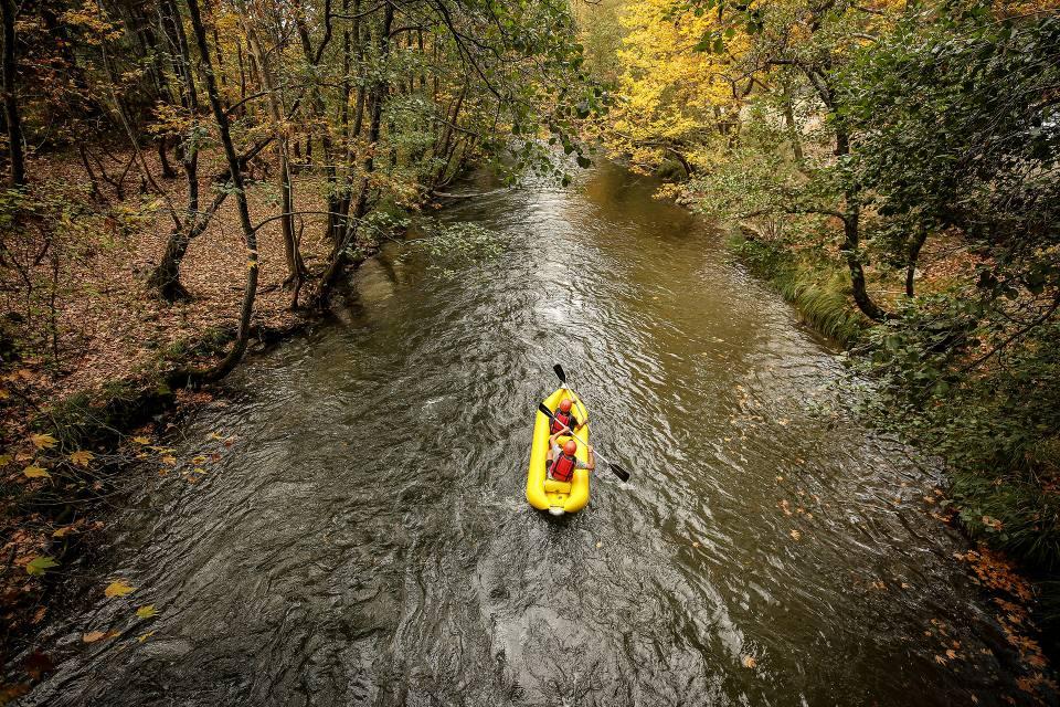 <p>Orhaneli Belediyesinin rafting sporuna yönelik projesi kapsamında derede ıslah ve yapay rampa çalışmalarıyla 5 Haziran'da aktif hale getirilen rafting parkuru, bu sporun meraklılarını ağırlıyor.</p>

<p> </p>

