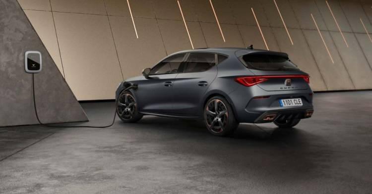 <p>CUPRA Leon 1.4 eHybrid 245 HP DSG </p>

<p>Fiyatı <strong>850.000 TL</strong></p>
