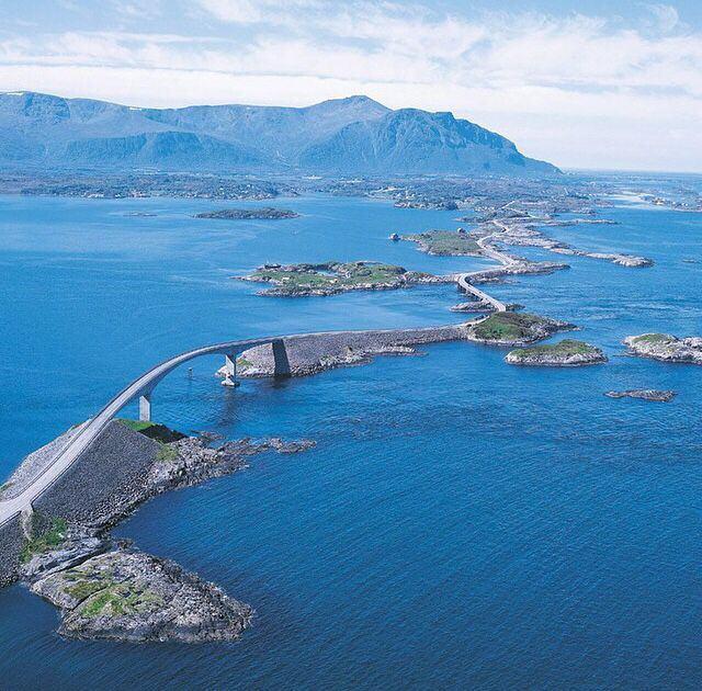 <p>Dünyanın en tehlikeli ve güzel yollarından, Norveç’te bulunan “Atlanterhavsveien Yolu” (Atlantik Yolu)... </p>
