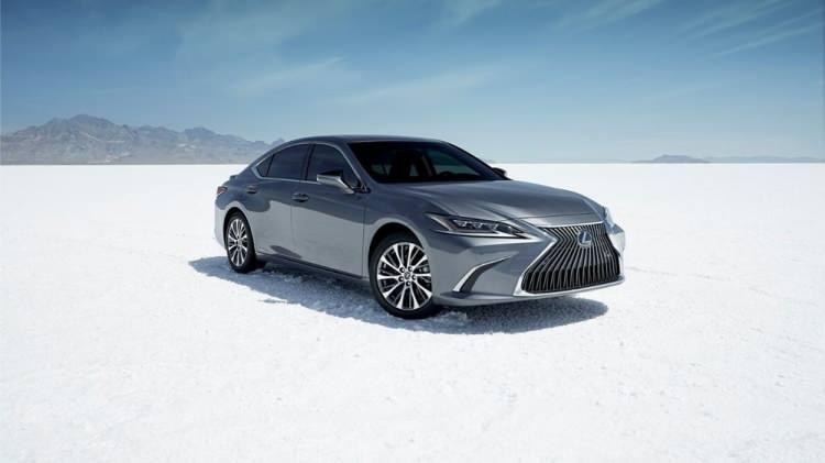 <p><strong>LEXUS</strong></p>
<p>ES 300h Business E-CVT 2487 cc - <strong>1,495,000 TL</strong></p>
<p>ES 300h Business Plus E-CVT 2487 cc - <strong>1,595,000 TL</strong><br />
<br />
ES 300h Executive E-CVT 2487 cc - <strong>1,725,000 TL</strong></p>
<p>ES 300h Exclusive E-CVT 2487 cc - <strong>1,945,000 TL</strong></p>
<p>ES 300h Exclusive - Dijital Aynalı E-CVT 2487 cc - 1,998,000 TL</p>