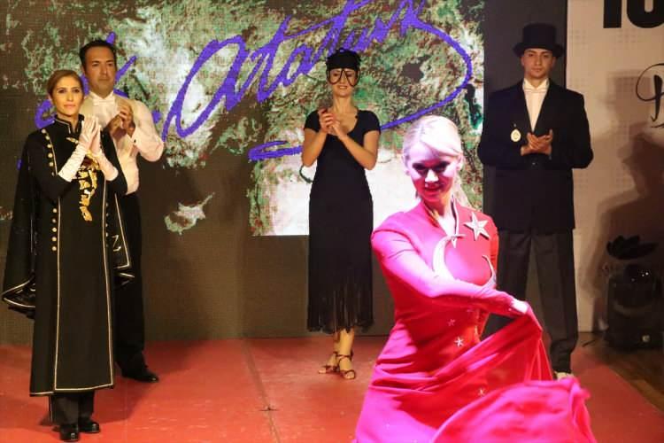<p>Leyla Dizdar Kültür Merkezi'nde Ankara Olgunlaşma Enstitüsü tarafından hazırlanan Atatürk Giysi Koleksiyonu Defilesi yapıldı</p>