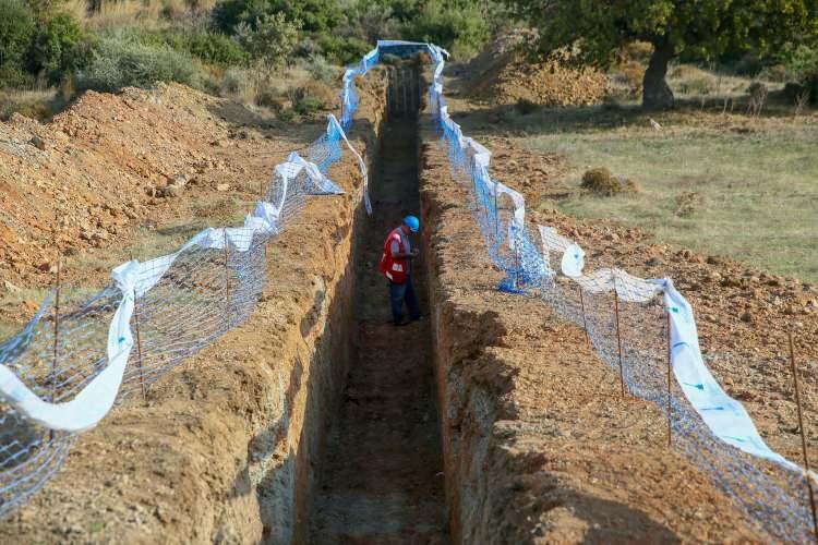 <p>"Fay sayısının bilinenden daha fazla olduğunu gördük"</p>

<p>Prof. Dr. Erdin Bozkurt, AA muhabirine, İzmir Büyükşehir Belediye Başkanı Tunç Soyer'in girişimleriyle başlatılan projenin içeriği, bütünselliği, değişik iş paketlerinin eş güdümü düşünüldüğünde dünyada ilk olma özelliği taşıdığını söyledi.</p>
