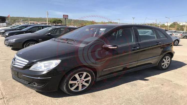 <p>İşte Ticaret Bakanlığı'nın ihale yoluyla satışa çıkardığı araçlar...</p>
<p><strong>2006 modem Mercedes Benz B170</strong><br />
<br />
İhale başlangıç bedeli: 100 bin 725 lira</p>