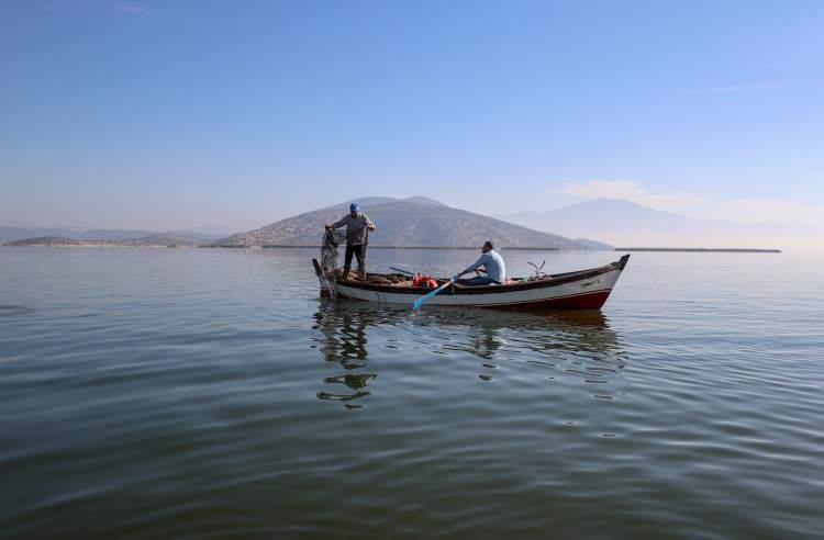 <p>Çoban, 50 santimetrenin altındaki yılan balığının satışının yasak olduğunu belirterek, balığın Adana bölgesinde ızgara ya da şiş, Ege'de ise yağda kızartma olarak tüketildiğini sözlerine ekledi.</p>