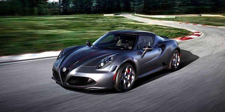 <p><strong>ALFA ROMEO 4C SPIDER</strong></p>
