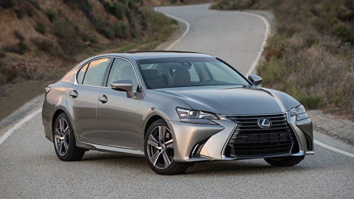 <p><strong>LEXUS GS</strong></p>
