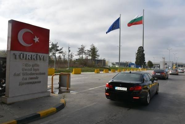 <p>Londra'da şu anda Müslüman kökenli belediye başkanımız var. Neden Bulgaristan'da da Türk ve Müslüman kökenli bir cumhurbaşkanı olmasın? O açıdan şu anda biz ilk adamlarımızı attık. </p>