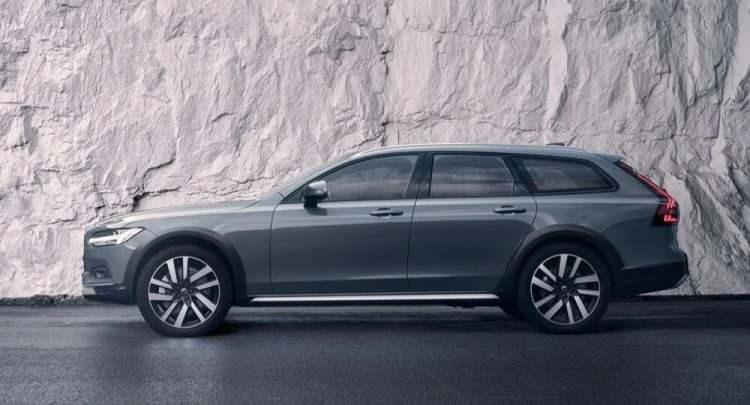 <p>V90 Cross Country B5 AWD Pro Mild Hybrid Dizel 1.969 cc. 235 hp 8 ileri Geartronic</p>

<p>Fiyatı 1.024.305 TL</p>

<p>V90 Cross Country B6 AWD Pro Mild Hybrid Benzin 1.969 cc. 300 hp 8 ileri Geartronic</p>

<p>Fiyatı 1.026.370 TL</p>
