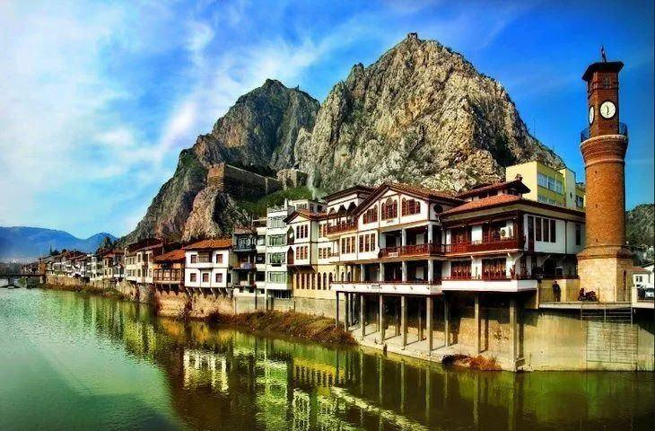 <p><strong>AMASYA</strong><br />
 </p>

<p>Erkek: 75</p>

<p>Kadın: 80.6</p>

<p>Genel Ortalama: 77.8</p>
