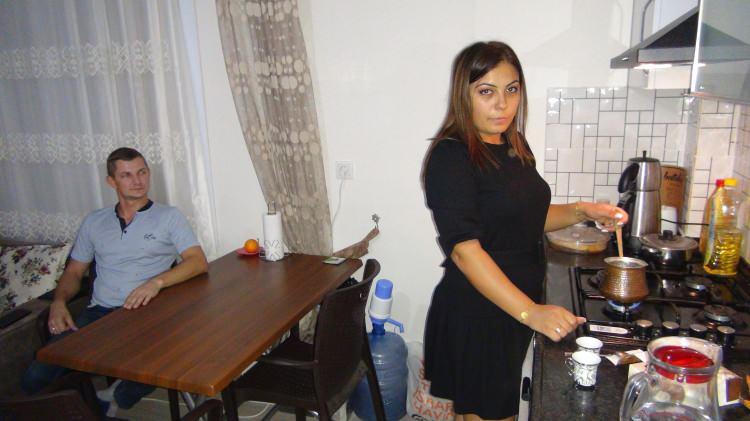 <p>Vladimir Serechenko, "<strong>Akkuyu</strong> Nükleer Güç Santralinde 2 yıl önce çalışmaya başladım. Aynı yerde çalışan Selin’i gördüm. Aramızda bir bağ oluştu. </p>
