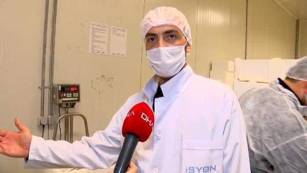 <p>"JEL BUZLA MUHAFAZA EDEREK SEVKİYATA HAZIRLIYORUZ"</p>
<p>Balıkçılık Teknolojisi Mühendisi Semih Terzi ise "Şu an lüfer işlemi yapılıyor. Satın aldığımız lüferleri 5 kiloluk sızdırmaz kutularla paketliyorlar. Ürünlerimizi tartıyoruz ardından jel buzla muhafaza edecek şekilde saklıyoruz. Bir sonraki aşamamızda sızdırmaz poşetle paketleyip sevkiyata hazır hale getiriyoruz" ifadelerini kullandı.</p>