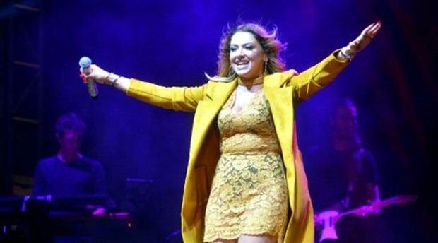 <p><strong>Hadise - Kıbrıs 900 Bin TL</strong></p>