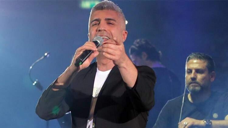 <p><strong>Ünlülerin yılbaşı ücretleri dudak uçuklattı rekor fiyat ise Özcan Deniz'de </strong></p>
<p><strong>Özcan Deniz - Kıbrıs 1 Milyon TL</strong></p>