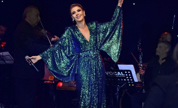 <p><strong>Gülben Ergen - Günay Restoran 300 Bin TL</strong></p>
