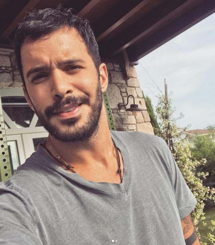 <p><strong>Yakışıklı oyuncu 'Deliha' filmindeki performansı ile yıldızı parlayan Barış Arduç, ardından; 'Kiralık Aşk', 'Kuzgun', 'Çukur', 'Kulüp' gibi iddialı yapımlarda rol aldı.</strong></p>
<p> </p>
