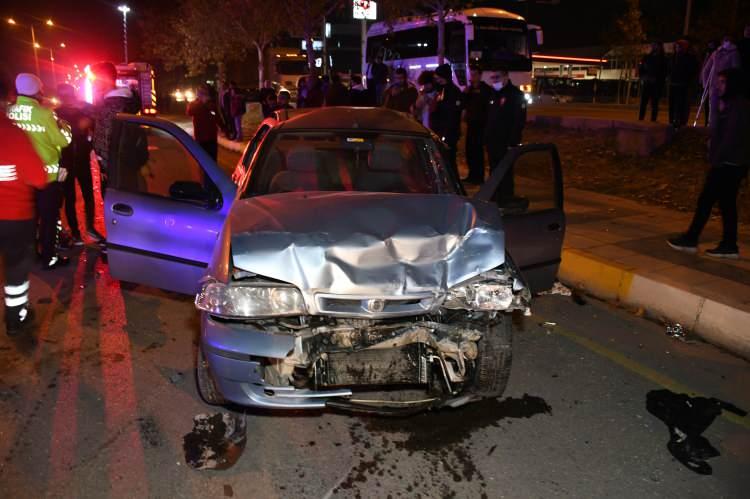 <p>Kaza, Hacılar Harmanı Mahallesi Aşık Molla Caddesinde meydana geldi. Edinilen bilgilere göre, Taşpazar Mahallesi istikametinden Otogar istikametine seyreden henüz sürücüsü ve plakası belirlenemeyen Volkswagen marka otomobil ile Kerziban Avan (37) idaresindeki 68 KA 352 plakalı Volkswagen marka otomobil çarpıştı.</p>

<p> </p>
