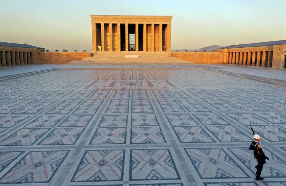 <p>Cumhurbaşkanlığı Devlet Arşivleri Başkanlığı kayıtlarında ABD'den Anıtkabir için bayrak direği gönderen Nazmi Cemal'in mektupları da yer alıyor.</p>
<p> </p>