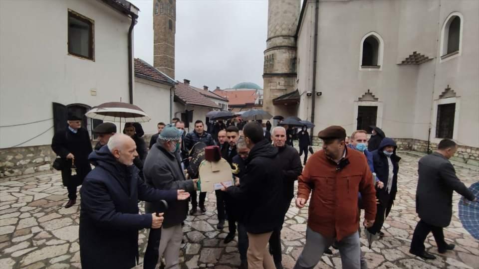 <p>Bosna Hersek'in ilk Cumhurbaşkanı merhum Aliya İzetbegoviç'in dava arkadaşlarından Hasan Çengiç'in cenaze töreni başkent Saraybosna'daki tarihi Gazi Hüsrev Bey Camisi'nde yapıldı.</p>

<p> </p>
