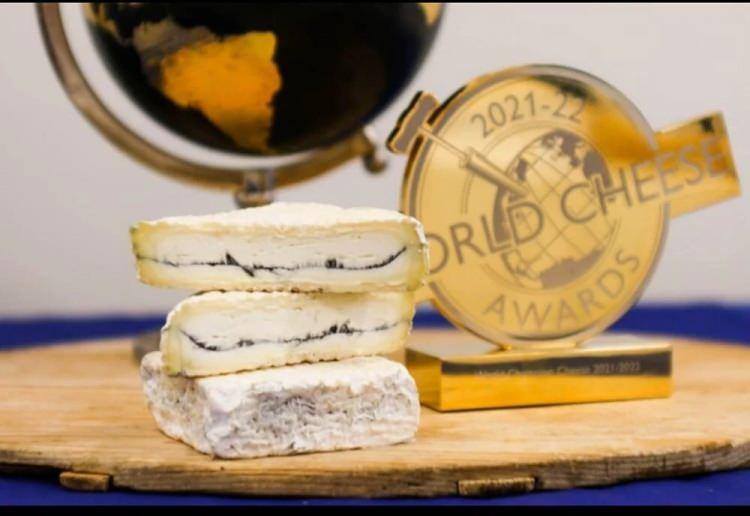 <p>Peynir ödüllerini organize eden İngiltere merkezli Guild of Fine Food'un genel müdürü John Farrand, verdiği demeçte, başlığının "dünya şampiyonu peynir" olduğunu söylerken, "Jüriler onu dünyanın en iyi peyniri olarak görüyor. Yeni tacı var" diye konuştu.</p>