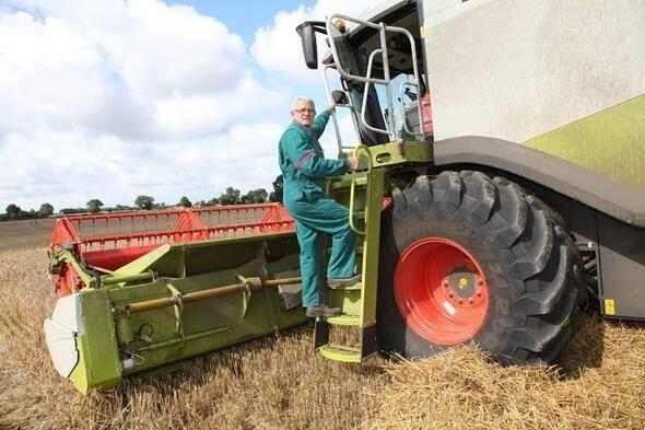 <p>Endüstriyel gelişmeler, tarım konusunda yapay zekânın kullanım alanının gelişmesi, robot denebilecek kadar akıllı traktörler ile etkilenecek mesleklerden.</p>

<p> </p>

