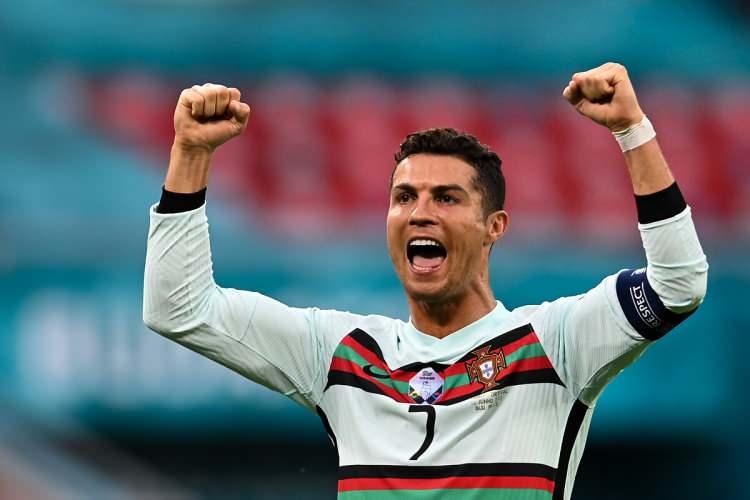 <p>Cristiano Ronaldo<br />
<br />
Portekiz<br />
<br />
13 gol</p>