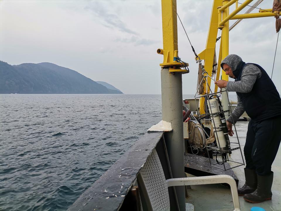 <p>İstanbul Üniversitesi Su Bilimleri Fakültesi'nde görev yapan 5 araştırmacı, İstanbul Üniversitesi Su Bilimleri Fakültesine ait R/V Yunus-S araştırma gemisiyle iki farklı araştırma gerçekleştirdi. Araştırmalardan biri, Birleşmiş Milletler Dünya Gıda Örgütü (FAO)'nün 'Rapa Whelk Research Survey in the Western Coastal Waters of Turkey' adlı proje. </p>

<p> </p>
