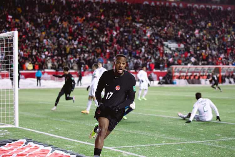 <p>Cyle Larin<br />
<br />
Kanada<br />
<br />
14 gol</p>