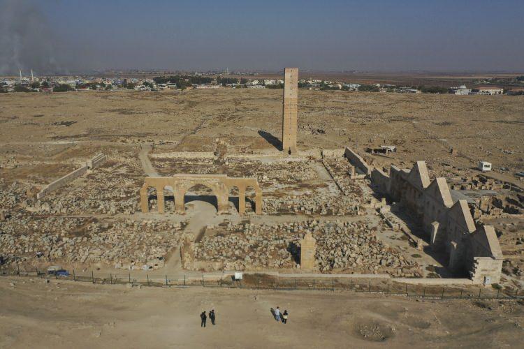 <p> UNESCO Dünya Miras Geçici Listesi'nde bulunan dünyanın en eski yerleşim bölgelerinden Harran Ören Yeri'nde, 12. yüzyıla ait medrese kalıntıları ortaya çıkarıldı.</p>

<p> </p>
