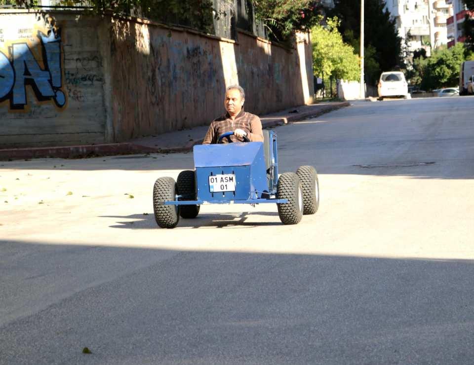 <p>Hiç kaynak yapmayı bilmiyordum ama araba üzerinde kaynak yapmayı öğrendim. Motorunu ve lastiklerini dışarıdan aldım gerisini ben yaptım. </p>