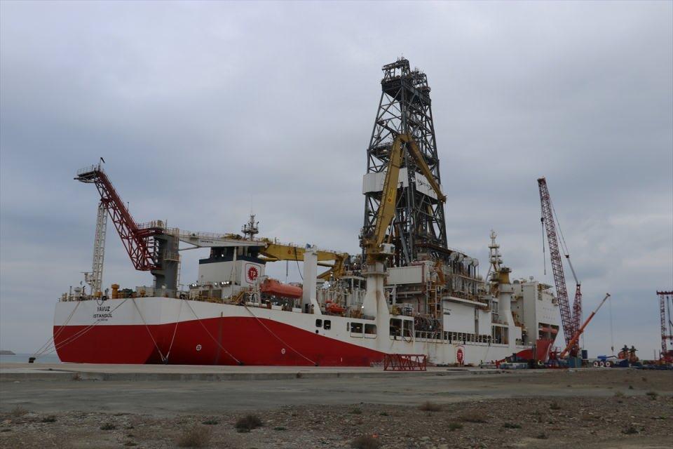 <p>Karadeniz'de sondaj faaliyetleri gerçekleştirmek amacıyla 7 Ekim'de Filyos Limanı'na ulaşan Yavuz Sondaj Gemisi'nin kule montajı çalışmaları hızla devam ediyor.</p>

<p> </p>
