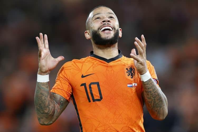 <p>Mempis Depay<br />
<br />
Hollanda<br />
<br />
16 gol</p>