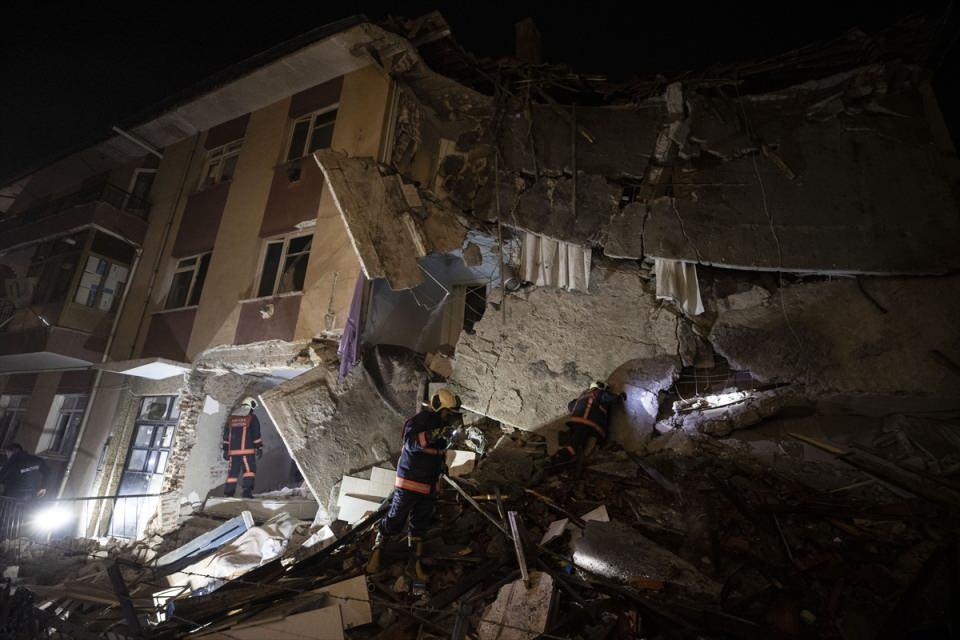 <p>Ankara'nın Keçiören ilçesinde bir binada meydana gelen patlamada yaralanan 6 kişiden bir baba ve çocuğu hayatını kaybetti. </p>
