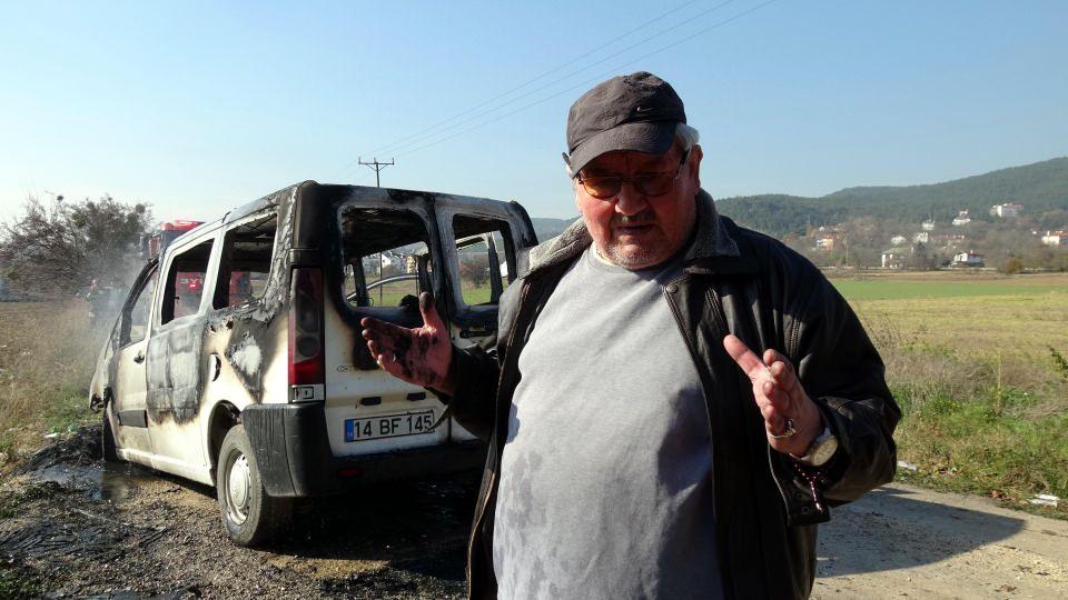 <p>Ekiplerin kısa süreli çalışması sonrasında yangın söndürüldü. Yangında, Seyrek’in aracı tamamen kullanılamaz hale geldi.</p>
