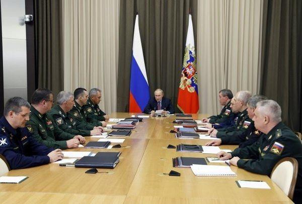 <p>Rusya Devlet Başkanı Vladimir Putin, eylül ayında ilk defa nükleer denizaltından fırlatma testi yapılan Tsirkon adlı hipersonik füzelerin önümüzdeki yıldan itibaren Rus donanmasına teslim edileceğini açıklamıştı.</p>

<p> </p>
