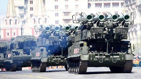<p>Rusya ordusu, hipersonik füze fırlatma kapasitesine sahip Kinjal ve Avangard füze komplekslerini nöbet amaçlı devreye alırken Tsirkon hipersonik füzesinin testlerinin 2022 yılında tamamlanması bekleniyor.</p>