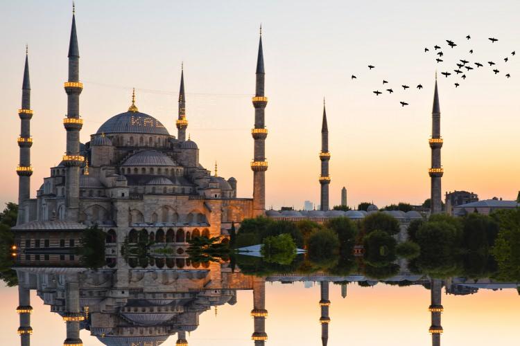 <p><span style="color:#B22222"><strong>Müslümanlar için bayram olarak kabul edilen cuma gününde kalplerinden geçen dilekleri ve duaları sevdiklerine iletmek isteyenler anlamlı cuma mesajlarına yönelecek. Peki En güzel ve en anlamlı Cuma mesajları hangisi? Kısa, yazılı ve ayetli Cuma mesajları 2021</strong></span></p>
