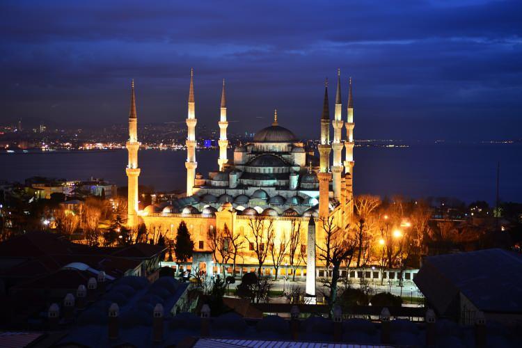 <p><span style="color:#2F4F4F"><strong>Her şeyin en iyisine sahip olanlar değil, sahip olduklarının tadını çıkaranlar mutludur. Hayırlı cumalar.</strong></span></p>
<p><span style="color:#B22222"><strong>Allah'ım; Yolda olana "Selâmet" Hasta olana "Afiyet" Darda olana "Metanet" Nasip Eyle.. Hayırlı cumalar.</strong></span></p>
<p><span style="color:#2F4F4F"><strong>Cumanız mübarek olsun. Gününüz maddi ve manevi anlamda aydınlık, gönlünüz hoş olsun. Sizi kedere, üzüntüye sevk edecek ne kadar olumsuzluklar varsa sizden her daim uzak olsun. Allah sonumuzu hayretsin. Kurtuluşa erenlerden eylesin.Melekler daima duacınız olsun. Yüreğiniz ferah, ilhamınız bol olsun. Sevgili peygamberimiz, şefaatçimiz olsun. Cumamız mübarek olsun.</strong></span></p>
<p><span style="color:#000000"><strong>Allah’ım dilimizden ve gönlümüzden adını eksik etme Bizlere senin sevdiklerinin arasında olmayı ve cemalini görebilmeyi nasip et. Hayırlı Cumalar…</strong></span></p>